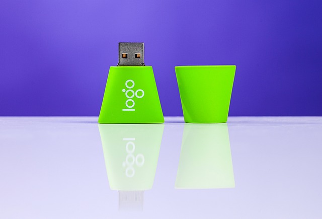Komu darovat reklamní flash disk